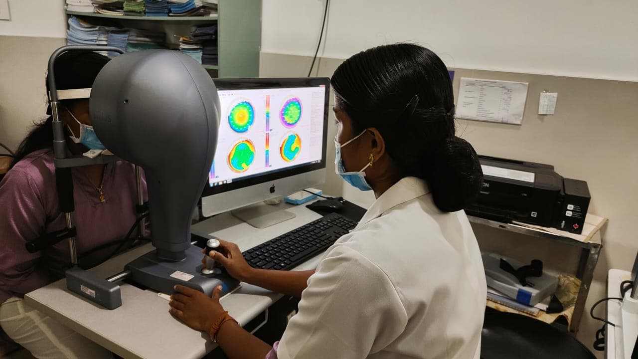 Cornea mapping. Topography or monitoring visit